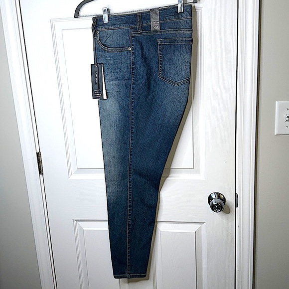 Don’t miss OUT 👀! NWT - fresh pair of skinny 👖 anyone? These are premium ultra - Picture 9 of 16